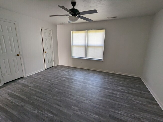 Foto del edificio - 1214-1214 Transylvania Ave