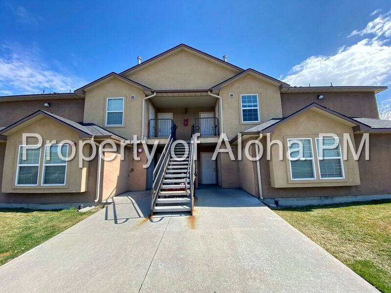 Foto principal - 1063 W Pine Ave