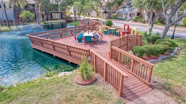 Foto del edificio - 34 Rock Creek Dr