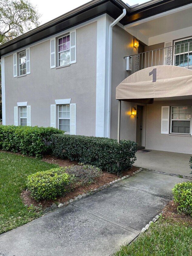 Bay Oaks Condominium - 5265 E Bay Dr
