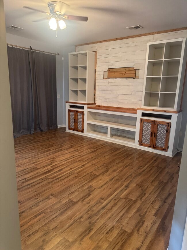 Building Photo - 958 Woodtrail Dr