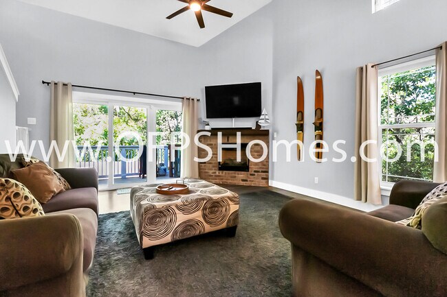Building Photo - 712 Cypress Dr