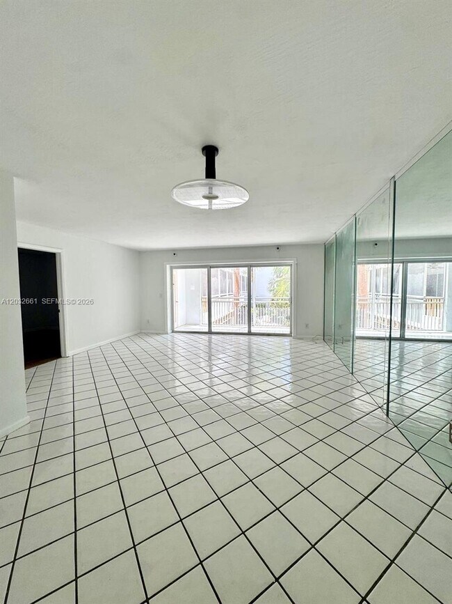 Foto del edificio - 2501 S Ocean Blvd