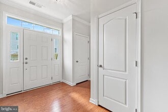Building Photo - 43247 Loudoun Reserve Dr