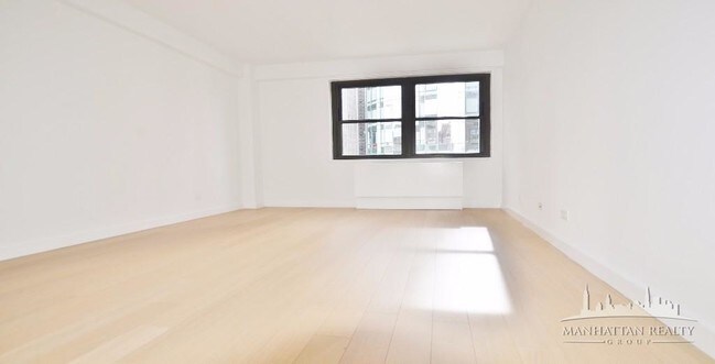 Building Photo - 222 E 39th St