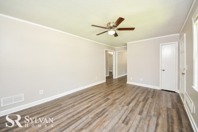 Building Photo - Sweet 3BR, 1BA brick home