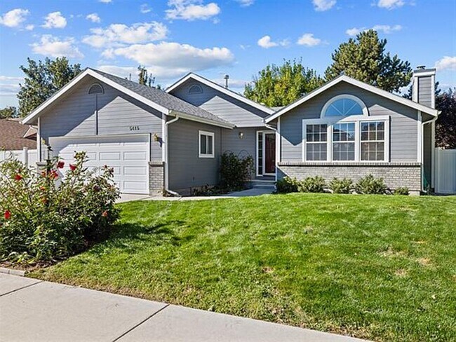 Building Photo - Noble Fir Ave beautiful home