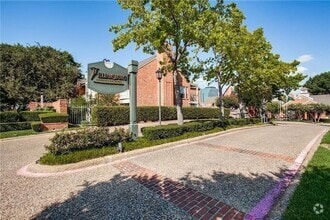 Building Photo - 12660 Hillcrest Rd
