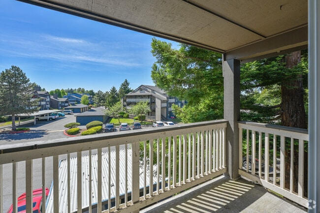 3BR, 2BA - 1150SF - Balcony - Terravista