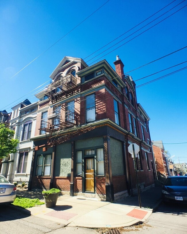 Building Exterior - 324 W 8th St