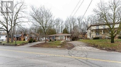 Building Photo - 368 Fountain St S