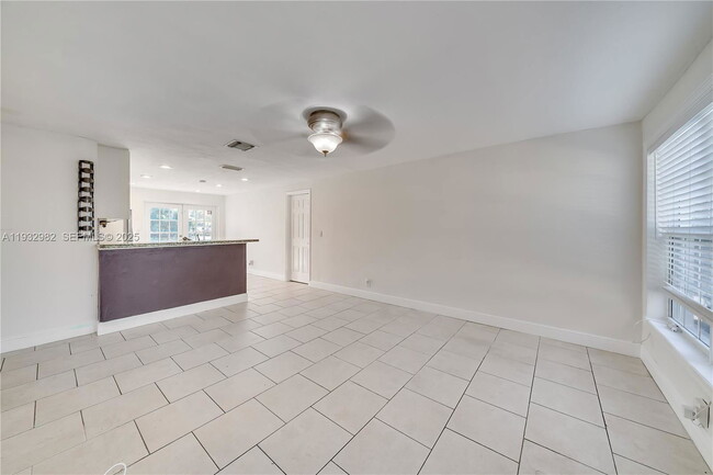 Foto del edificio - 5900 N Farragut Dr