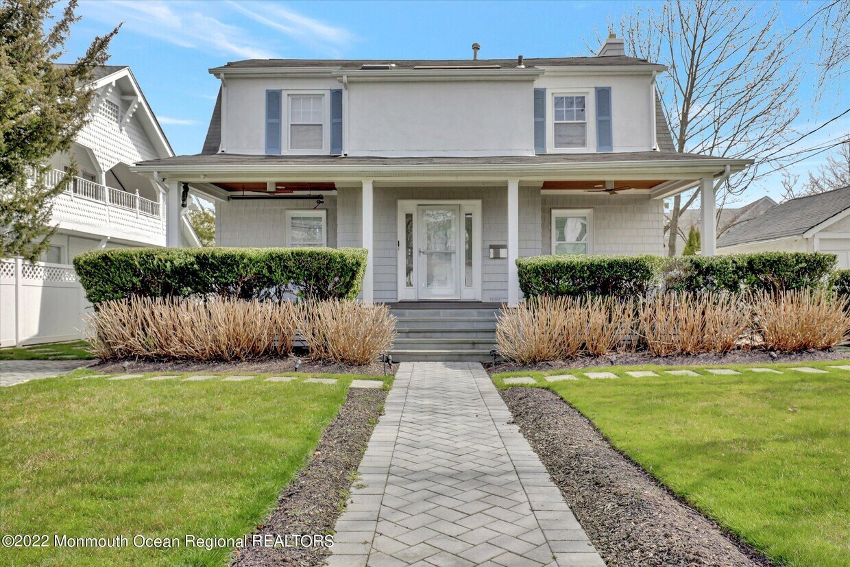 Primary Photo - 1049 Norwood Ave