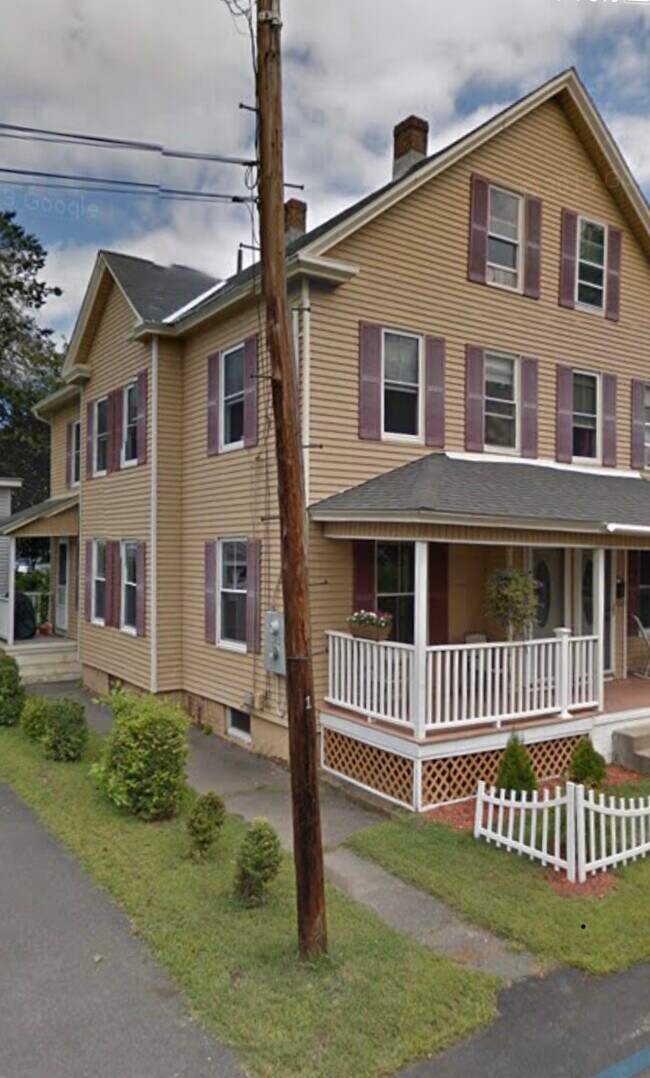 Building Photo - 2 Isabella St