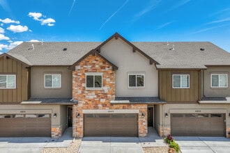 Building Photo - 5763 Villa Lorenzo Dr
