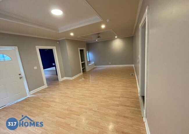 Foto del edificio - Completely renovated 2 bedroom 1 bath Dupl...