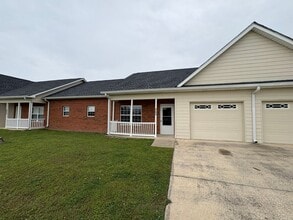 Building Photo - 245 Yvon St