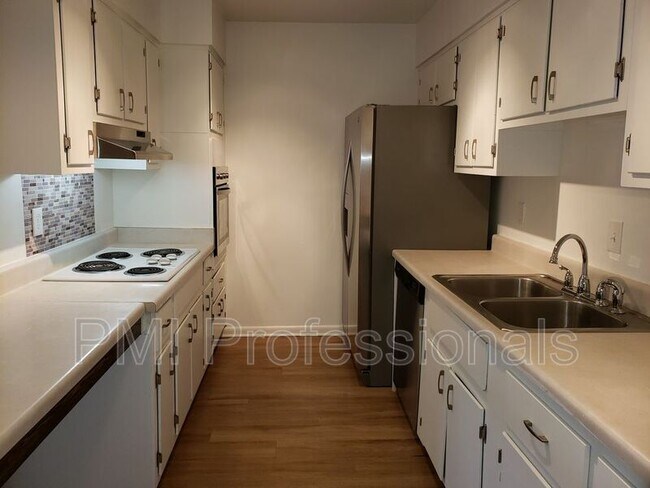 Building Photo - 1302 Mercury Blvd