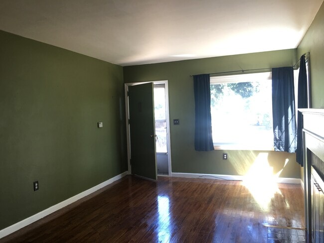 Foto del edificio - 2155-2155 Belmont Ave