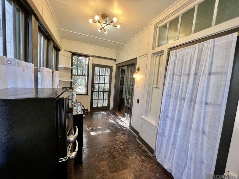 Foto del edificio - 408 E State St