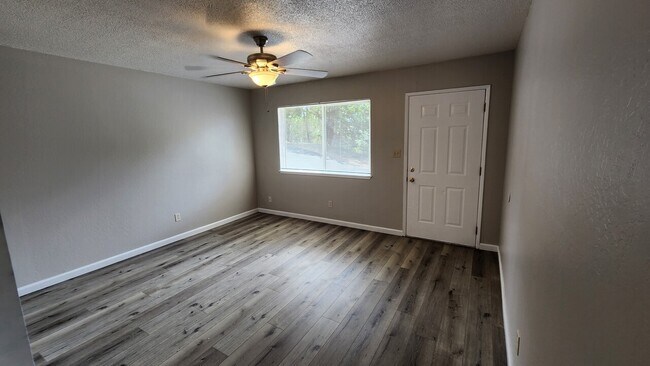 Building Photo - 2879 Acacia Way