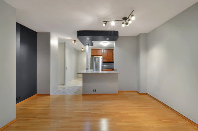 Building Photo - 405 N Wabash Ave