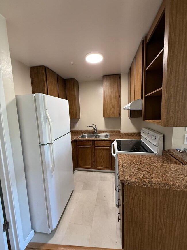 Foto del edificio - Remodeled 1 bedroom/ 1 Bathroom 2nd Story Condo Available for Rent in Santa Rosa!