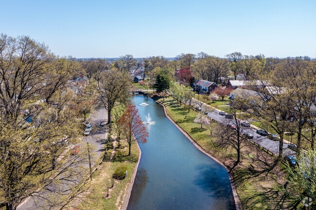 Heards Brook Park offers stunning views of its stream and is a Woodbridge tourist favorite.