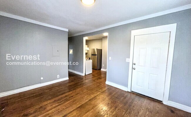 Foto del edificio - 32 Woodlawn Dr