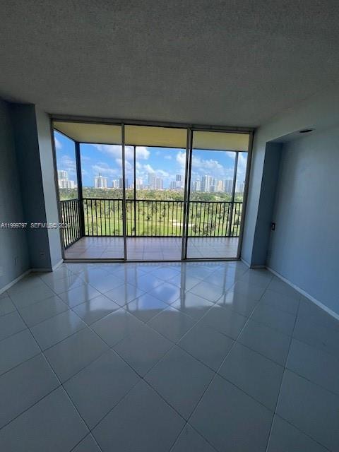 Foto del edificio - 20335 W Country Club Dr