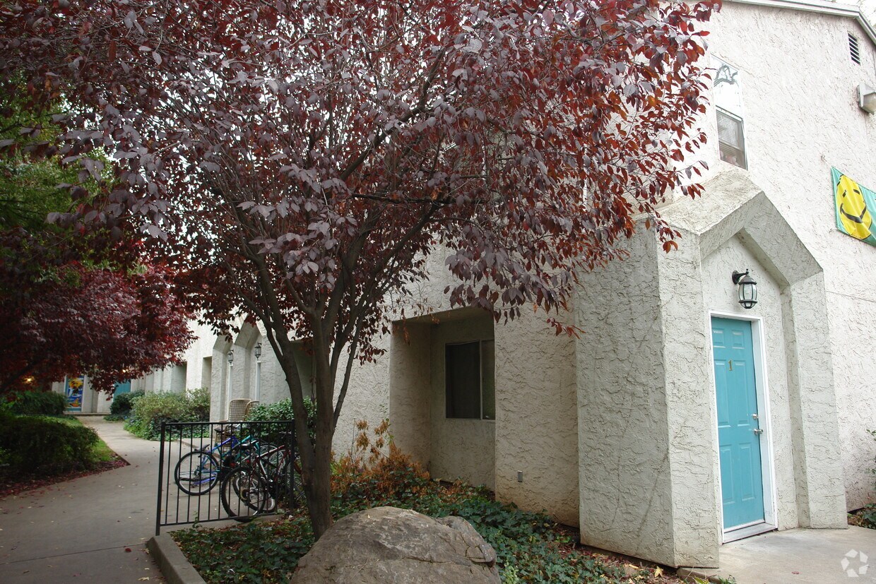 Madison Townhomes Townhomes for Rent Chico, CA