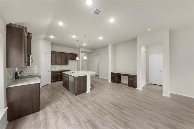 Building Photo - 716 Long Iron Dr