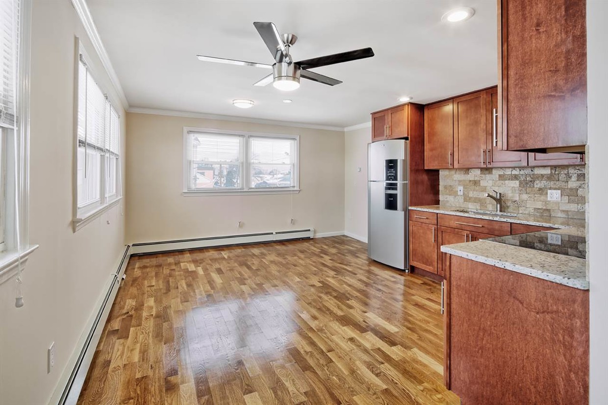Foto principal - 168 Huron Ave