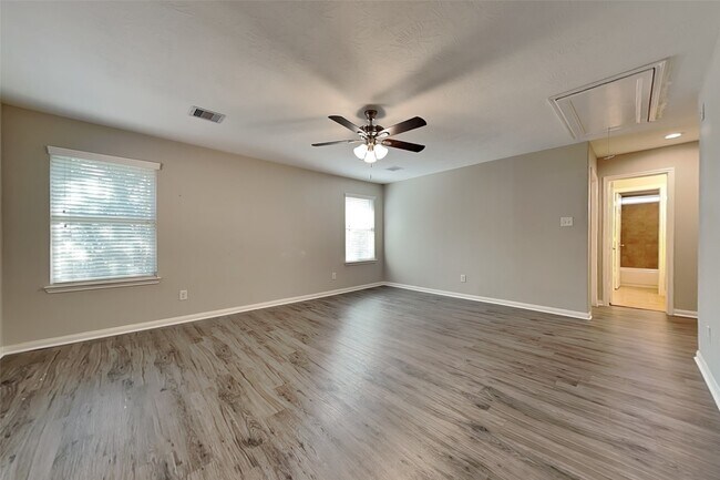 Building Photo - 21458 Hunter Hart Dr