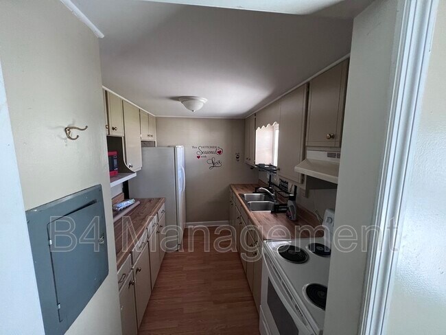 Building Photo - 140 Caston Cir