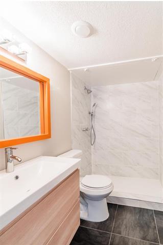 Foto del edificio - 5808 Sandhurst Ln