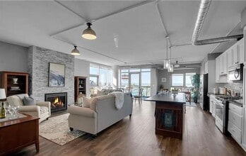 Building Photo - 132 Lakefront Blvd