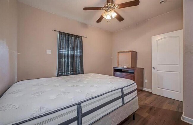 Foto del edificio - 511 Dahlia St