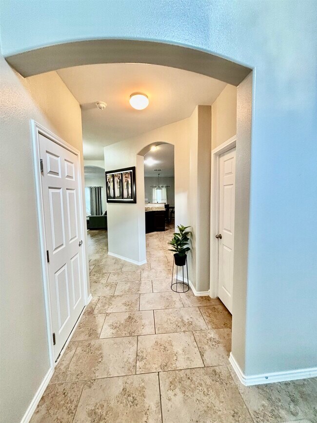 Building Photo - 11221 Sierra Gorda Dr