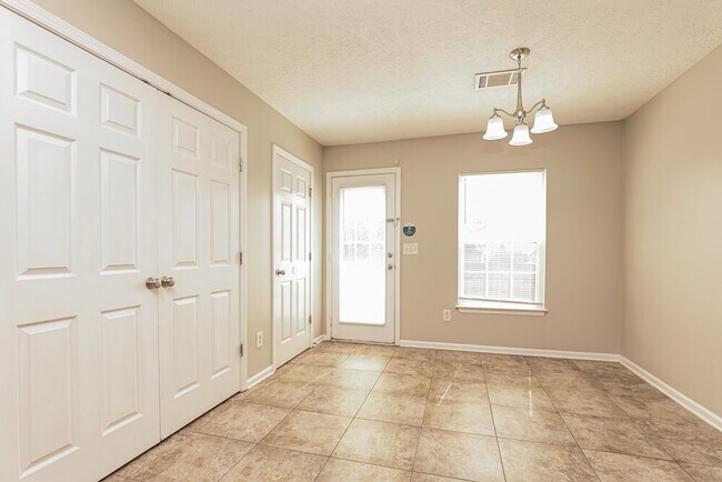 Foto del edificio - 165 Howard Woody Dr