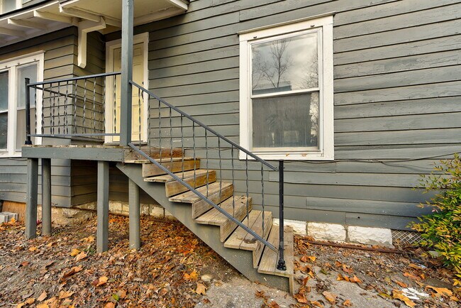 Building Photo - 474 Elm Ave