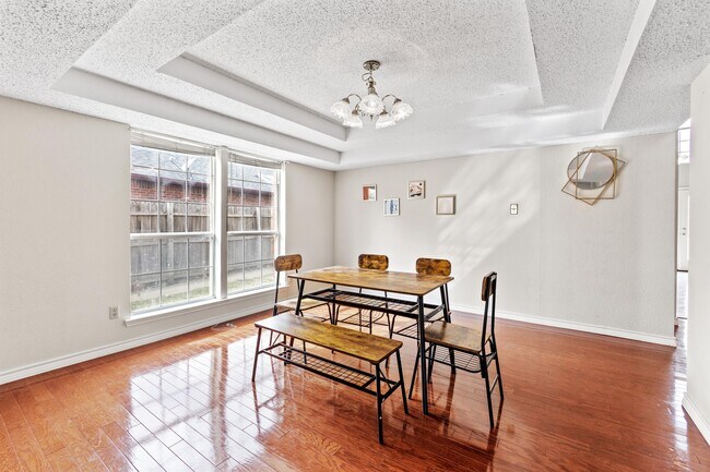 Foto del edificio - 2204 Bowie Ln