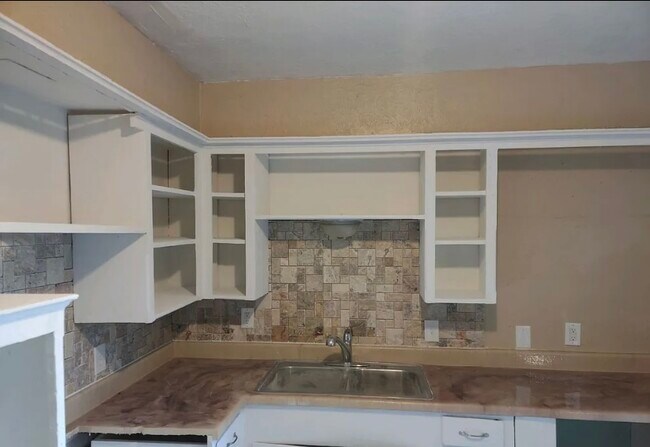 Foto del edificio - 4013 Locust Dr