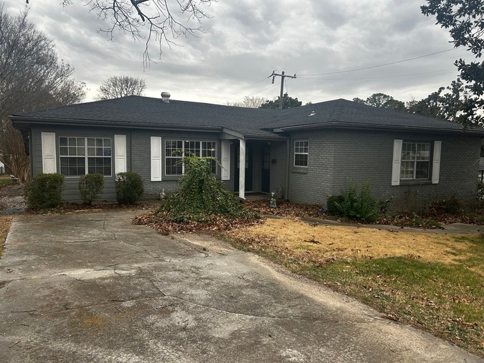 Primary Photo - 600 E Lee Rd