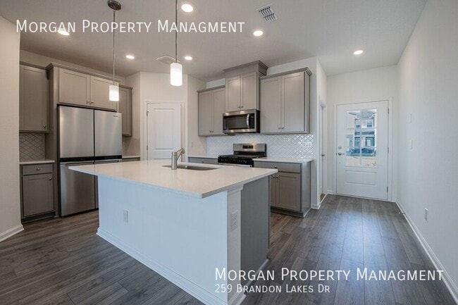 Building Photo - 259 Brandon Lks Dr