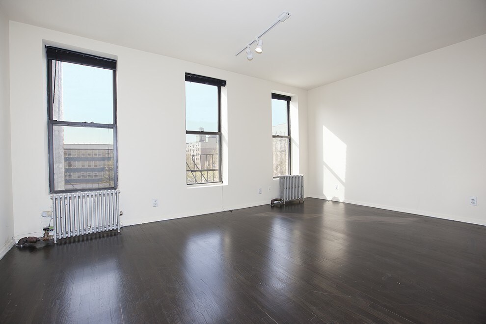 Primary Photo - 2289 1st Ave