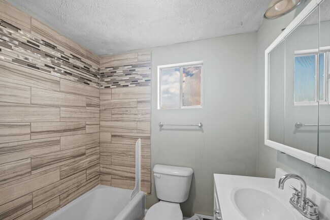 Foto del edificio - 3053 Brereton St