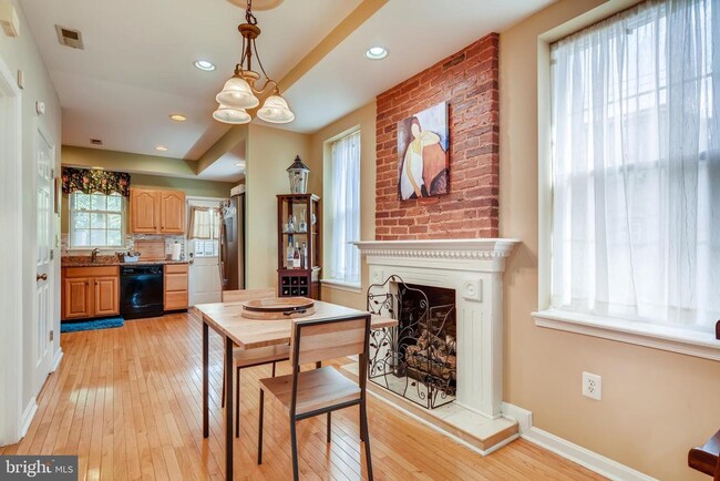 Building Photo - 819 S Potomac St