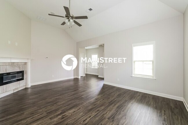 Foto del edificio - 4 Bedroom Pet-Friendly Home in Somerville, TN with Main Street Renewal