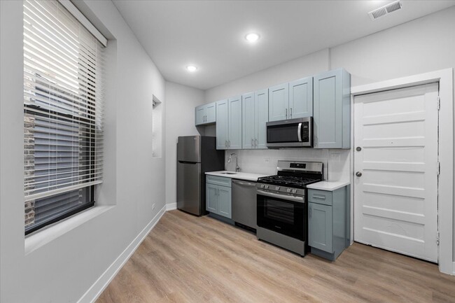 Building Photo - Pets are Allowed! Fabulous 2bd with modern...